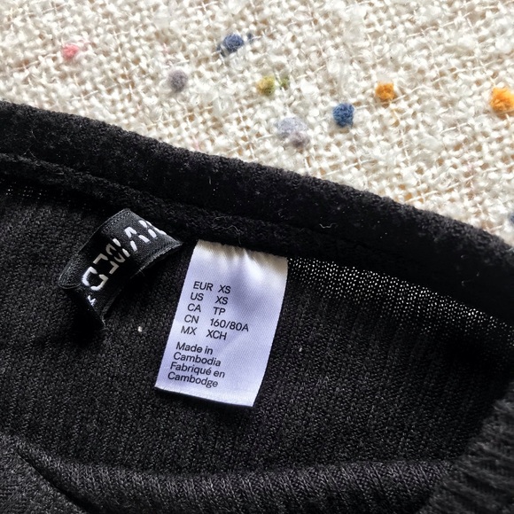 HOST PICK✨H&M Embroidered Floral Crop Top - Picture 5 of 12